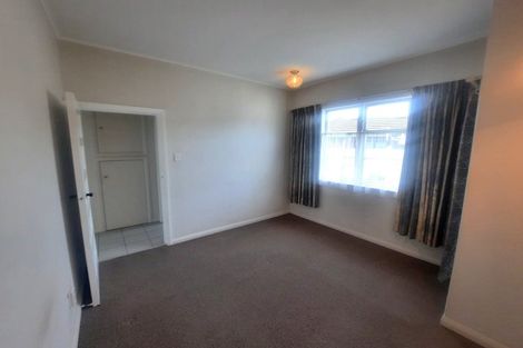 Photo of property in 2 Savage Crescent, Upper Hutt Central, Upper Hutt, 5018