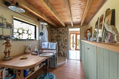 Photo of property in 76 Top Town Place, Coromandel, 3506