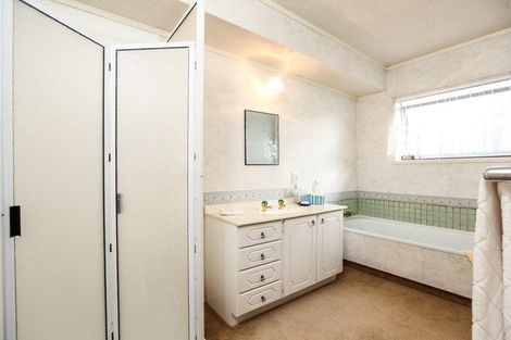 Photo of property in 2/11 Basilton Close, Bucklands Beach, Auckland, 2012