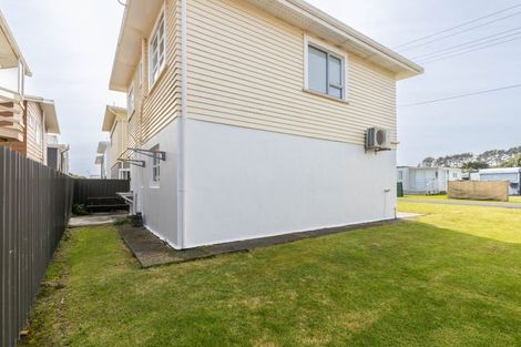 Photo of property in 100 Eighth Avenue, Urenui, 4377