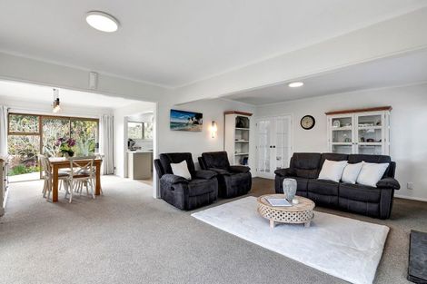 Photo of property in 11 Leatham Avenue, Strandon, New Plymouth, 4312