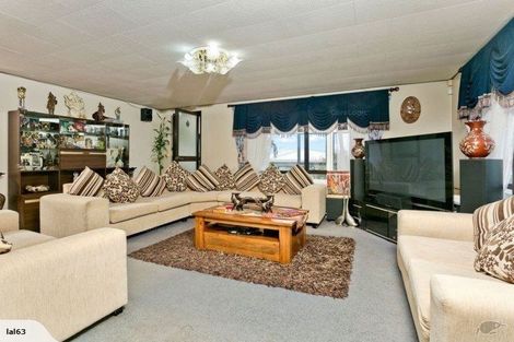 Photo of property in 80 Totaravale Drive, Totara Vale, Auckland, 0629