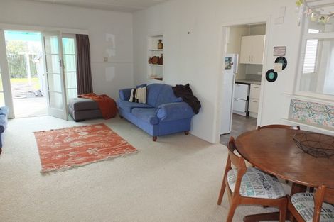 Photo of property in 27 Roore Street, Foxton Beach, Foxton, 4815