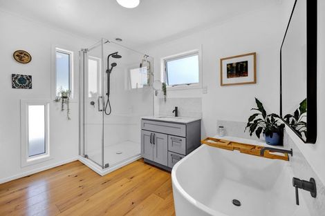 Photo of property in 17 Linda Street, Oakura, 4314