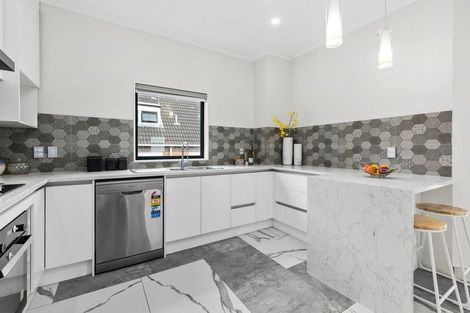 Photo of property in 4225b Great North Road, Glendene, Auckland, 0602