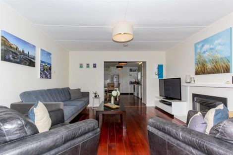 Photo of property in 18 Karaka Street, Merrilands, New Plymouth, 4312