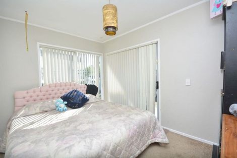 Photo of property in 2 Sunlands Drive, Manurewa, Auckland, 2102