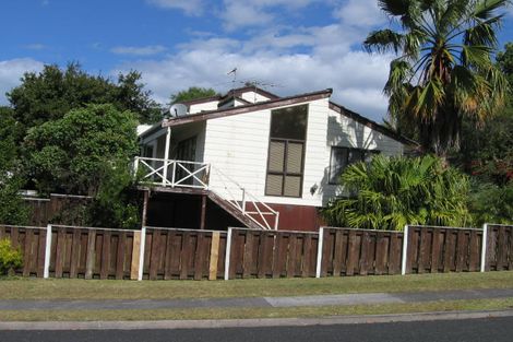 Photo of property in 17 Palliser Lane, Browns Bay, Auckland, 0630