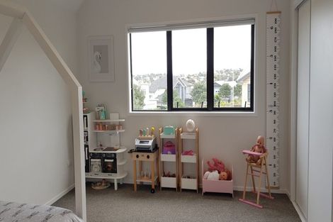 Photo of property in 28 Te Oneroa Way, Long Bay, Auckland, 0630