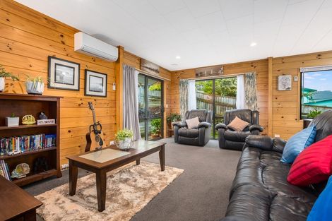 Photo of property in 8 Ribbonwood Terrace, Ranui, Porirua, 5024