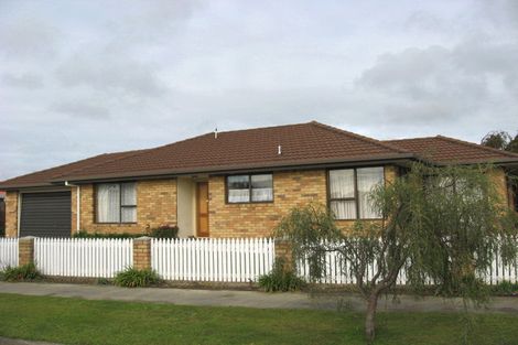 Photo of property in 8 Honeysuckle Place, Northcote, Christchurch, 8052