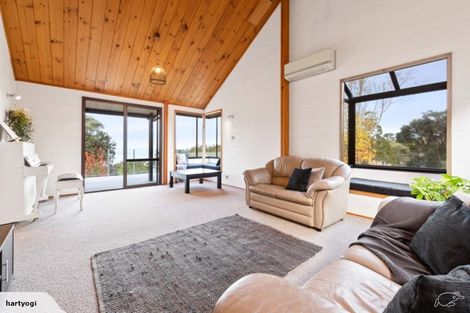 Photo of property in 52 Rauhuia Crescent, Parau, Auckland, 0604