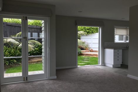 Photo of property in 27 Rugby Road, Birkenhead, Auckland, 0626