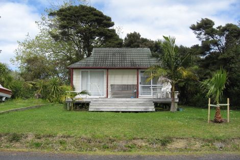 Photo of property in 61 Ferry Parade, Herald Island, Auckland, 0618