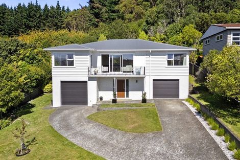 Photo of property in 37 Sunrise Boulevard, Tawa, Wellington, 5028