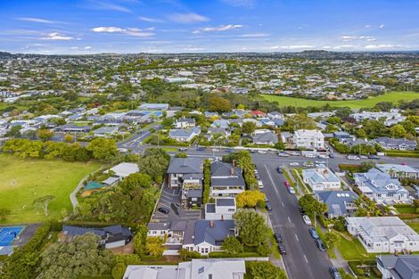 Photo of property in 213 Jervois Road, Herne Bay, Auckland, 1011