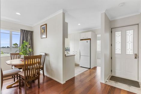 Photo of property in 8 Fulmar Way, Unsworth Heights, Auckland, 0632