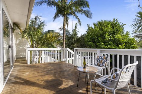 Photo of property in 32 Archmillen Avenue, Pakuranga Heights, Auckland, 2010