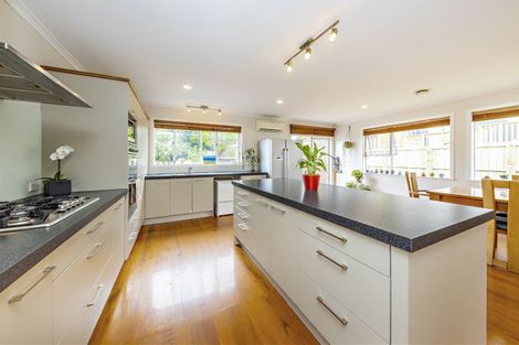 Photo of property in 7 Beldon Place, Pakuranga Heights, Auckland, 2010