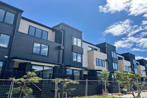 Photo of property in 10/19 Windlass Street, Long Bay, Auckland, 0630