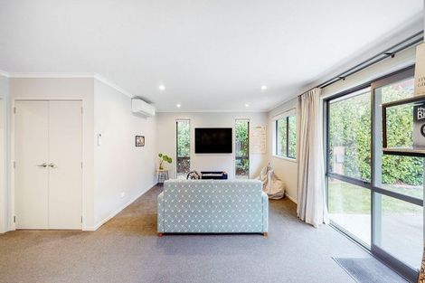 Photo of property in 31 Mooring Close, Whitby, Porirua, 5024