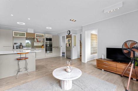 Photo of property in 140 Chelsea View Drive, Chatswood, Auckland, 0626