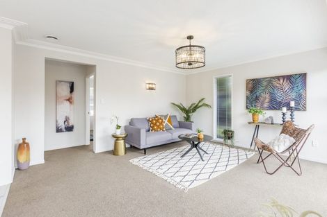 Photo of property in 2/4202a Great North Road, Glendene, Auckland, 0602