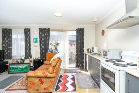 Photo of property in 2a Burrows Place, Frankton, Hamilton, 3204