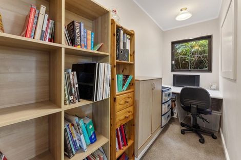 Photo of property in 13 Kenilworth Grove, Silverstream, Upper Hutt, 5019