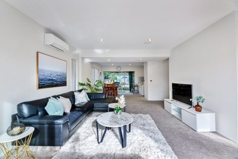Photo of property in 12 Midhurst Avenue, Henderson, Auckland, 0612