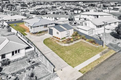 Photo of property in 6 Glenn Street, Castlecliff, Whanganui, 4501