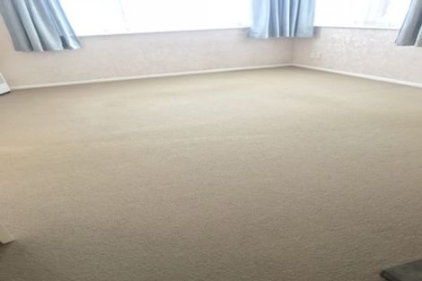 Photo of property in 17 Jamaica Place, Blockhouse Bay, Auckland, 0600