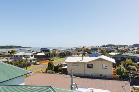 Photo of property in 45 Shortt Street, Foxton Beach, Foxton, 4815