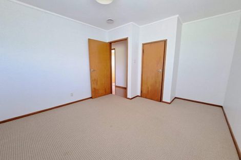 Photo of property in 5 South Pacific Place, Henderson, Auckland, 0612