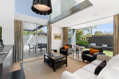 Photo of property in 21 Weka Street, Fendalton, Christchurch, 8041