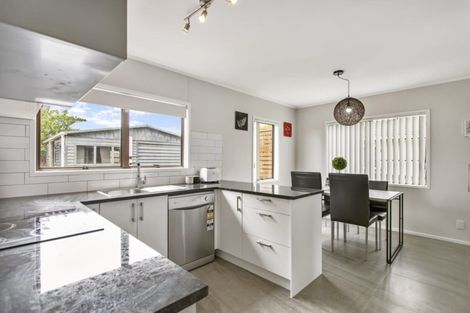 Photo of property in 14 Balloch Street, Randwick Park, Auckland, 2105