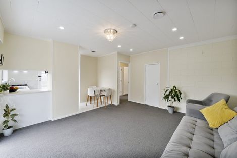 Photo of property in 2/27 Spence Road, Henderson, Auckland, 0612