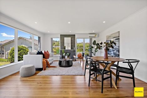 Photo of property in 2 Glengarry Road, Glen Eden, Auckland, 0602