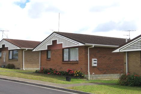 Photo of property in Shepherds Park Retirement Village, 19/2 John Bracken Way, Beach Haven, Auckland, 0626