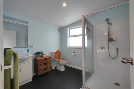 Photo of property in 22 Huntingdon Street, Northland, Wellington, 6012