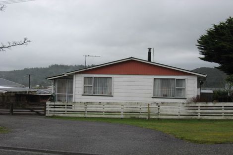 Photo of property in 1 Mawhera Street, Dobson, Greymouth, 7805