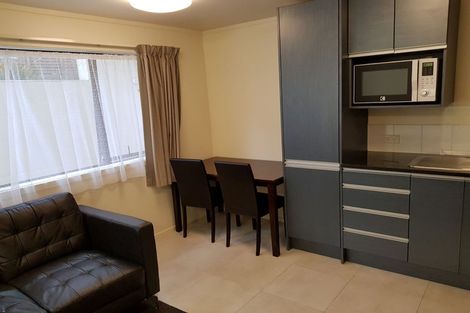 Photo of property in 8d Schnapper Rock Road, Schnapper Rock, Auckland, 0632