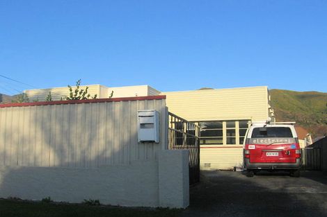 Photo of property in 208 Waiwhetu Road, Waterloo, Lower Hutt, 5011