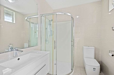 Photo of property in 1/221 Onewa Road, Birkenhead, Auckland, 0626