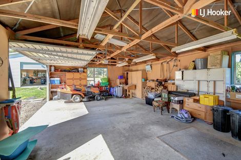 Photo of property in 24 Surrey Bay Road, Waihola, Outram, 9073