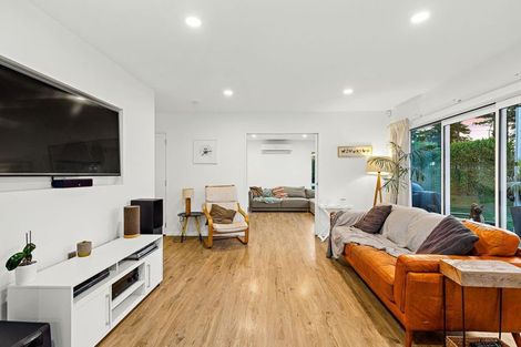 Photo of property in 11 Dida Park Drive, Kumeu, 0810