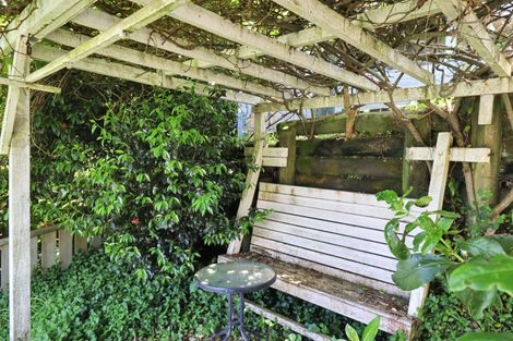 Photo of property in 140 The Ridgeway, Mornington, Wellington, 6021