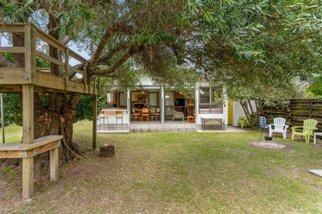 Photo of property in 218 Patuwai Drive, Whangamata, 3620