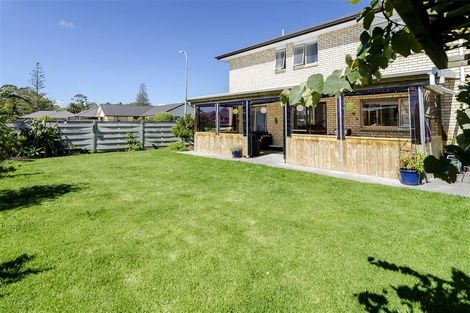 Photo of property in 1 Aitkenhead Court, Parakai, 0830