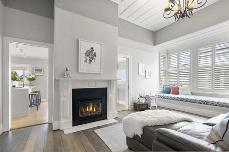 Photo of property in 100 Calliope Road, Stanley Point, Auckland, 0624